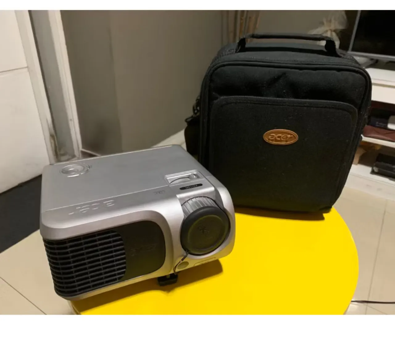 projetor Acer pd100 2000 lumens svga usado apenas 286h