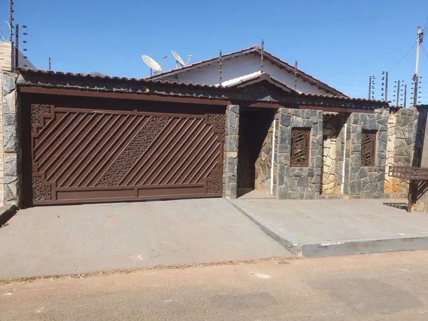 CASA A VENDA NO RECANTO DAS EMAS.