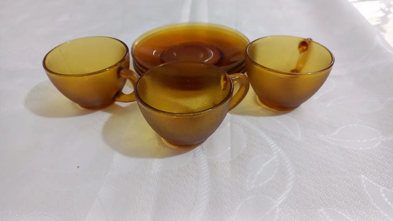 Jogo com 3 xícaras e 3 pires de café vintage.  - Foto 4