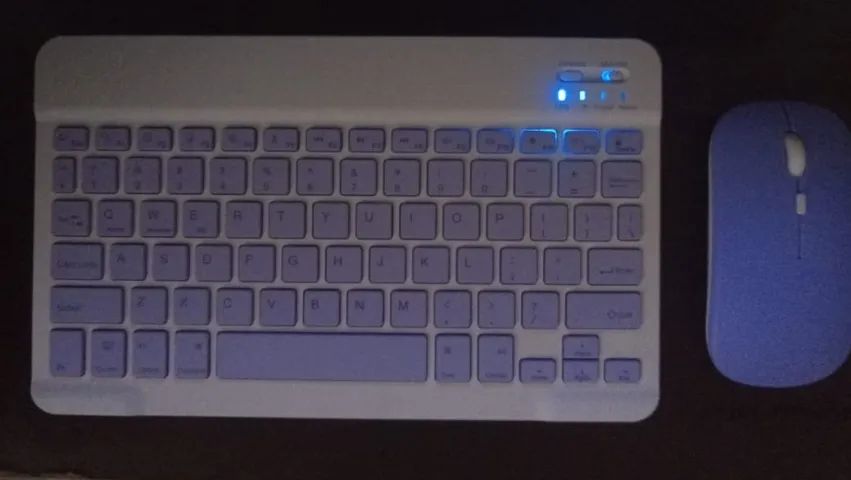 Mini Teclado ultra fino Recarregável e Mouse-Bluetooth-Cor Azul-Layout padrão americano - Foto 4