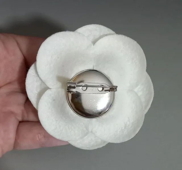 Broche Flor Clássica Branco Off (novo) - Foto 5