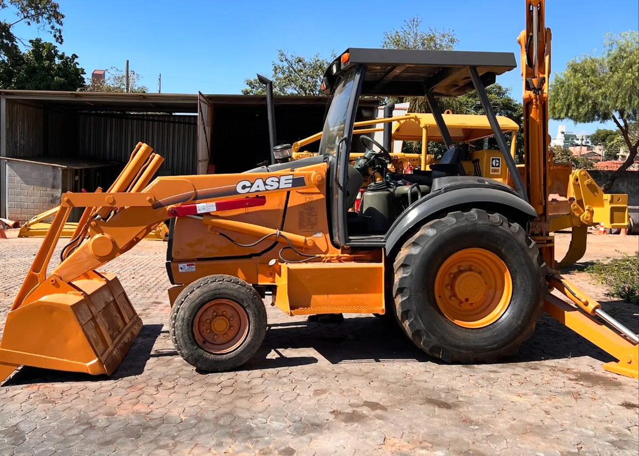Retroescavadeira Case 580M 4x2 ano 2010