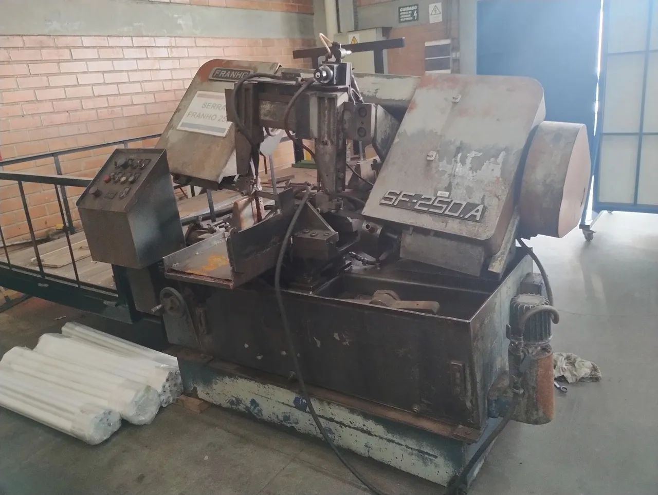 Serra de fita FRANHO SF250 A usada. - Foto 4