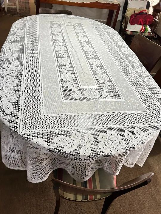 Mesa com 6 cadeiras em Imbuia! Fecha e pode ser para 4 cadeiras!  - Foto 2