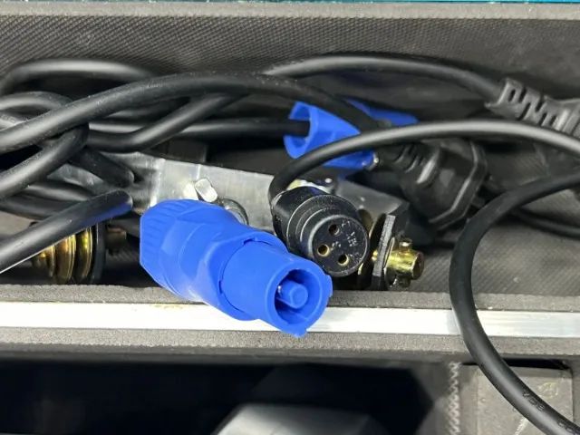 4 moving Aura Effect +2 cases Wash Beam Led Zoom 19x15 Rgbw+ 2 Cases rodinha Marca Briwax - Foto 6