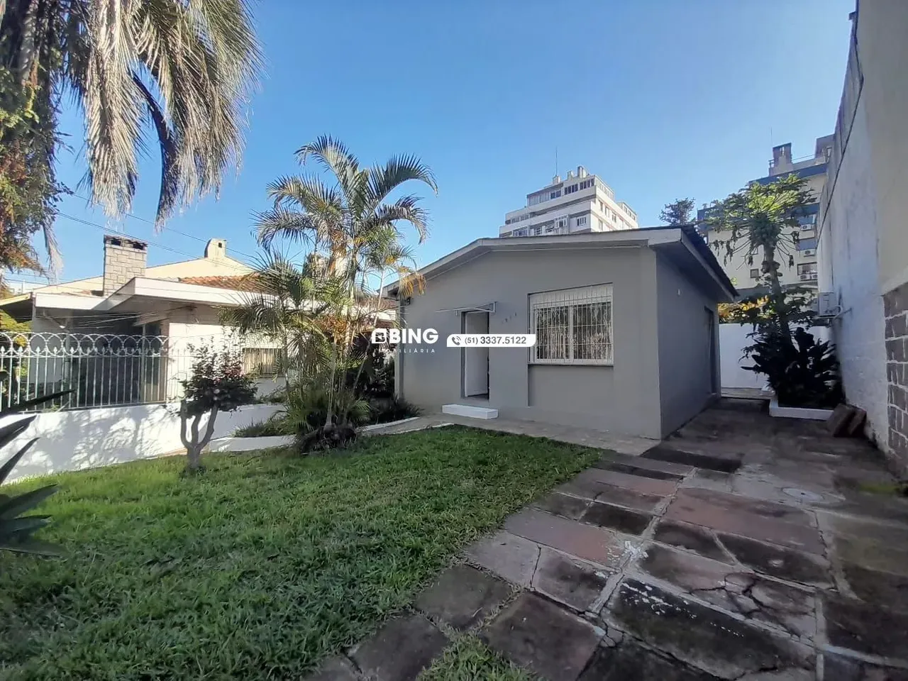 Casa residencial para locação com 2 dormitórios, 3 vagas, no bairro São João.