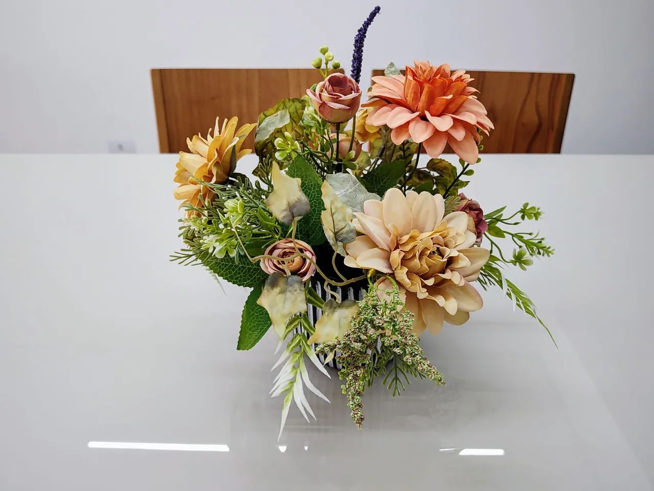 Lindo arranjo de flores artificiais - Foto 4