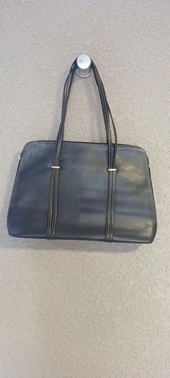Bolsa preta de couro legítimo 