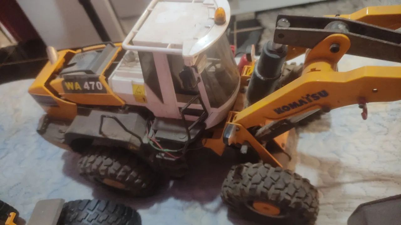 Pá carregadeira controle remoto Bruder - Foto 2