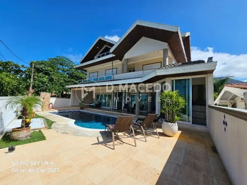 Casa para alugar em Condominio Lagoinha de 416.00m² com 5 Quartos, 5 Suites e 3 Garagens