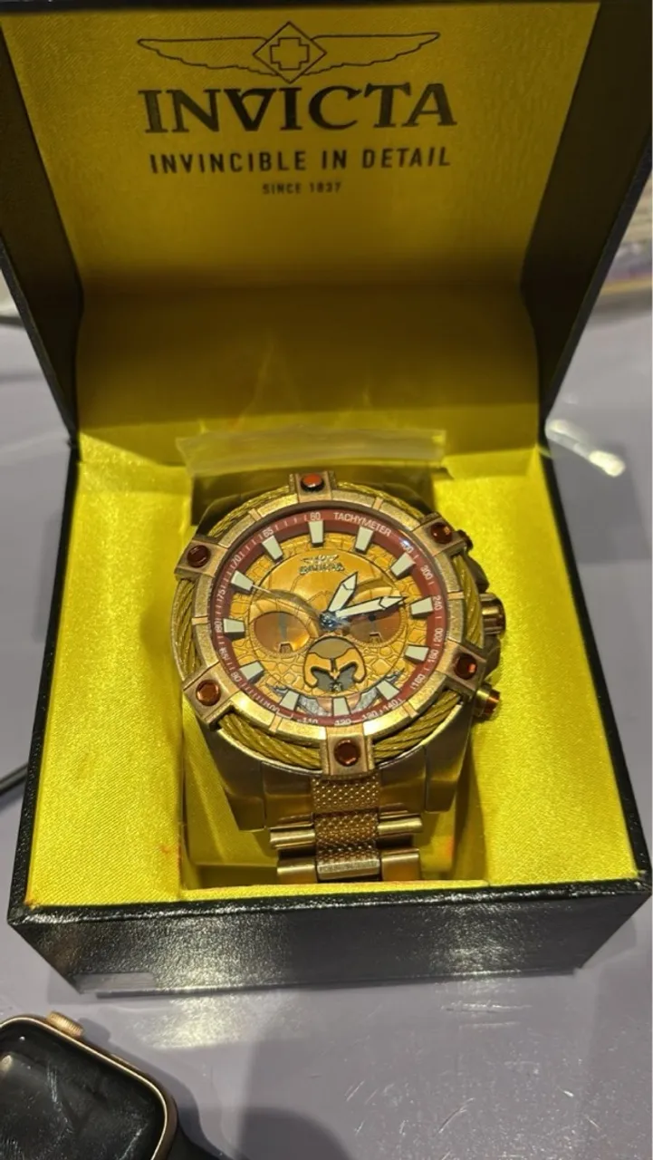 Relógio Invicta Dourado - Design Exclusivo