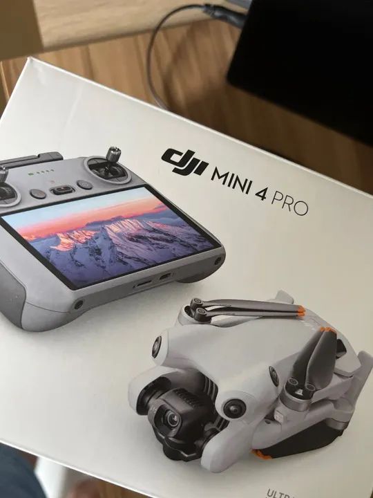 Drone DJI Mini 4 Pro - controle com tela 