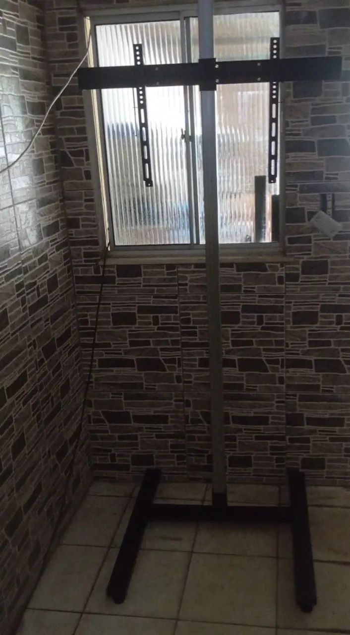 SUPORTE PARA TV MODELO PEDESTAL REGULÁVEL DE 32 A 55 POLEGADAS  - Foto 2