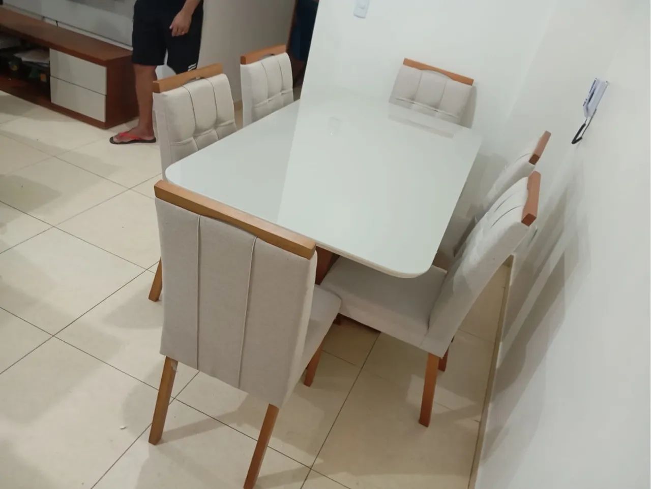 Mesa de jantar 6 cadeiras em madeira maciça no linho 