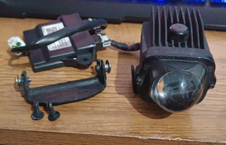 FAROL DIANTEIRO DE LED MT-03 2024/2025 ORIGINAL - USADO