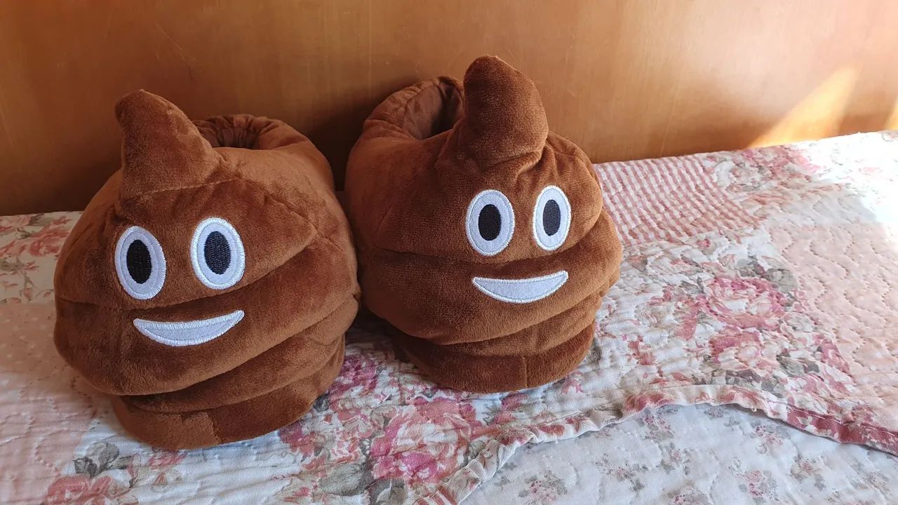 Pantufas Emoji de Cocô - Tamanho Único