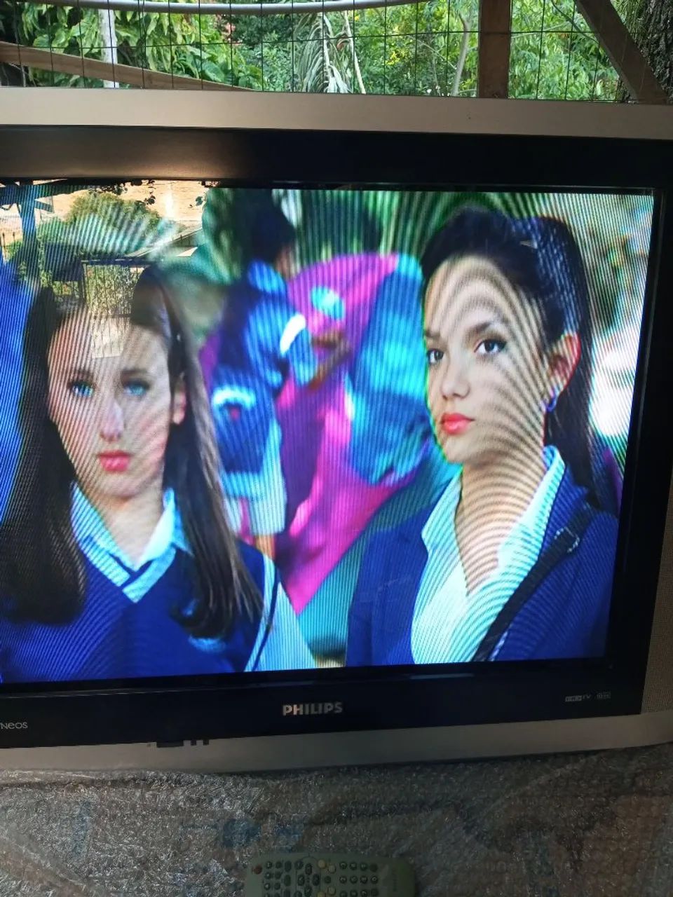 TV PHILIPS 34 INCHES, WITH REMOTE CONTROL.64315882324993120