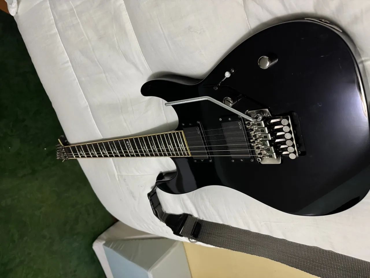 Guitarra Elétrica Preta com Ponte Floyd Rose ESP-LTD M-400 - Foto 2