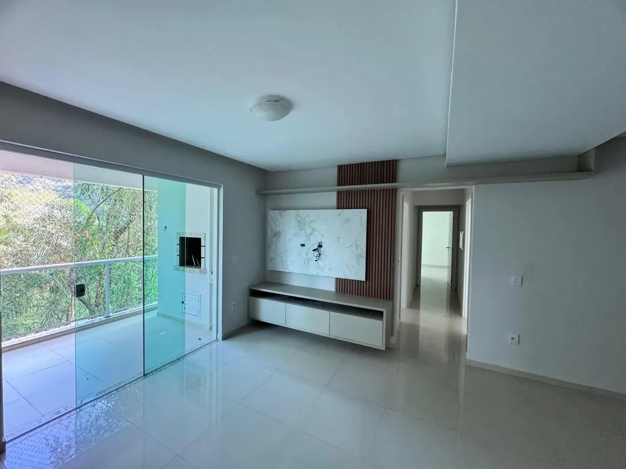 Apartamento para Locação em Itajaí, Cabeçudas, 3 dormitórios, 3 suítes, 1 banheiro, 2 vaga