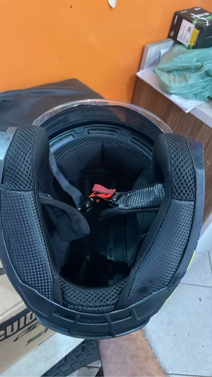 Capacete helt aberto com óculos interno