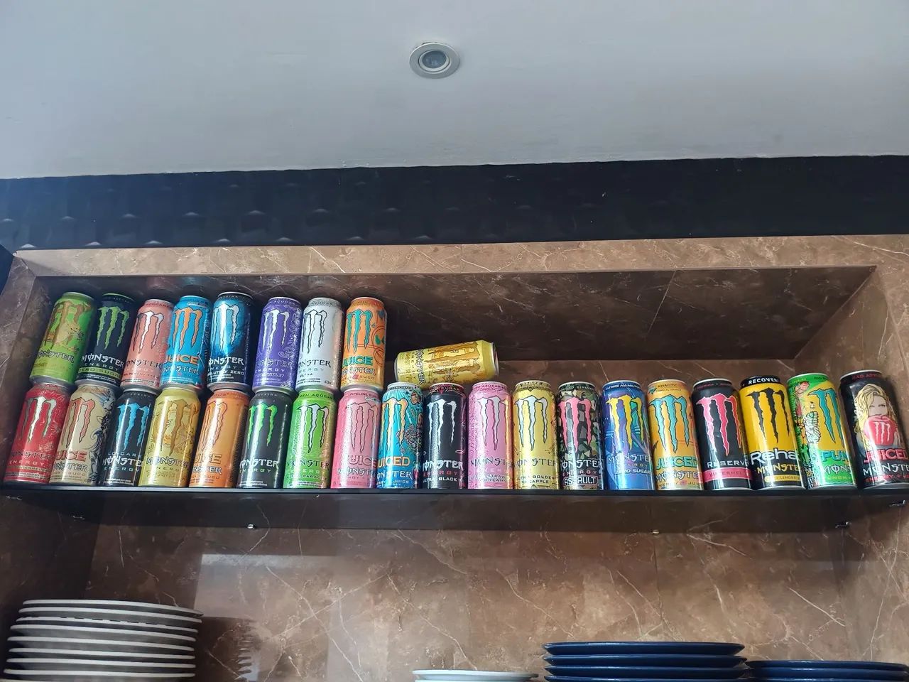 Coleção de latas Monster Energy