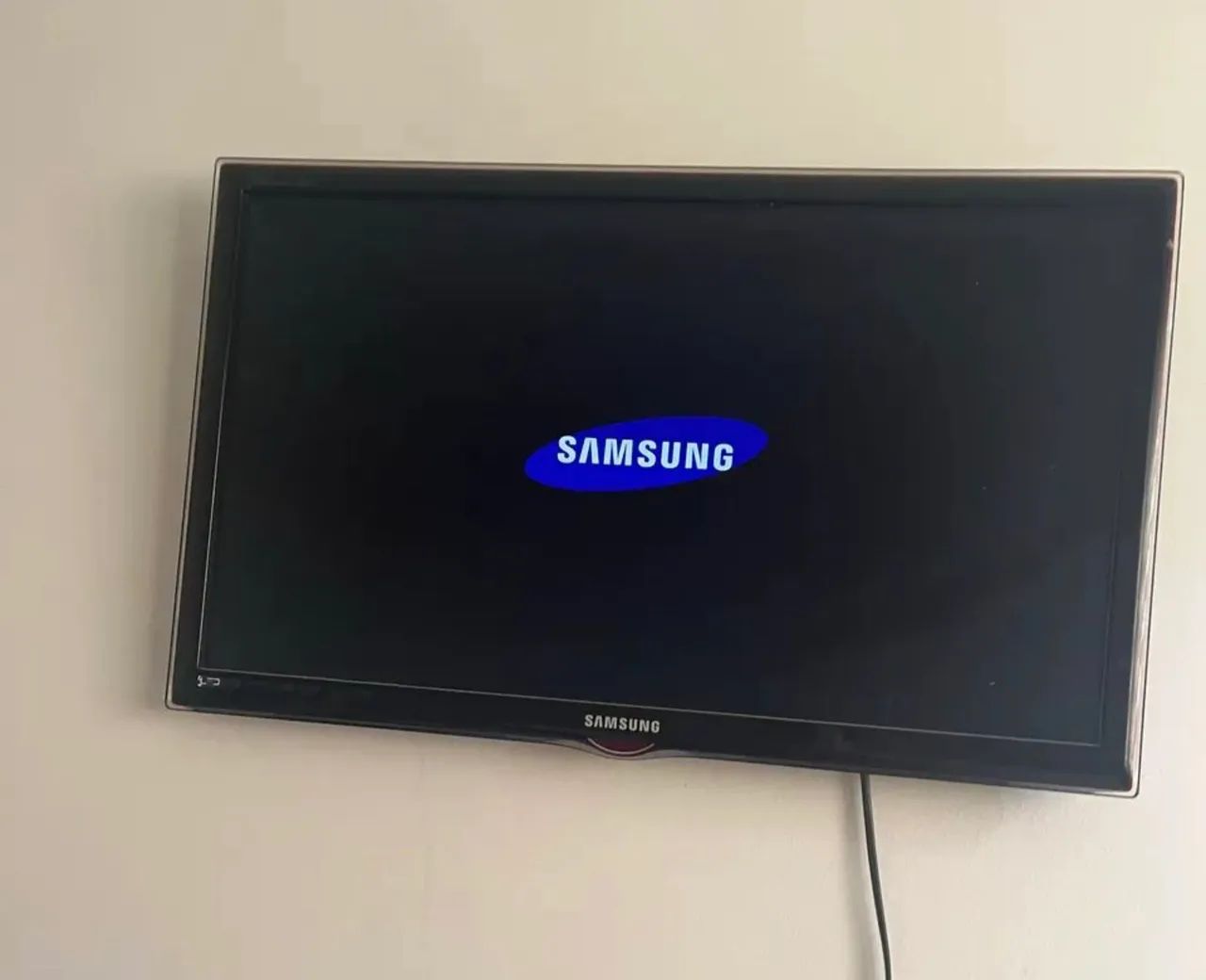 Smart TV Samsung LED 27 polegadas. Netflix YouTube 