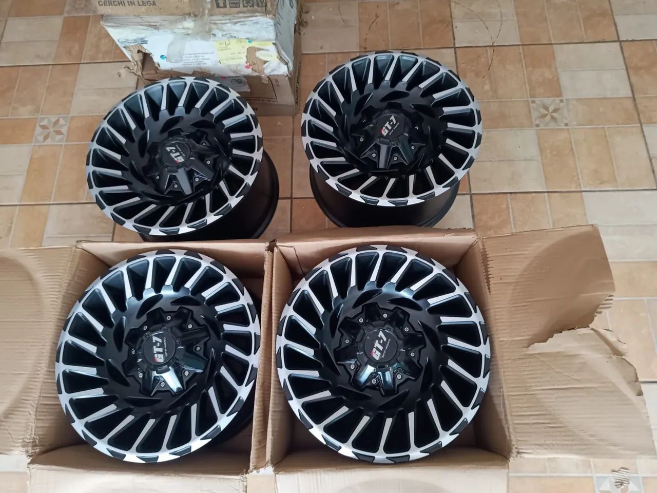 Rodas 17" 8 furos  - Foto 4