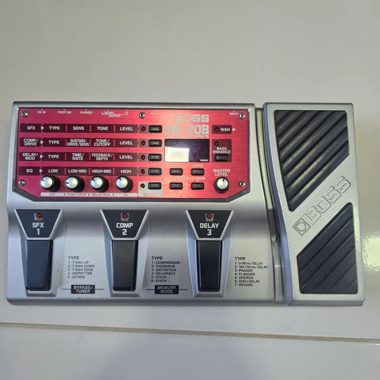 pedaleira boss me 20b