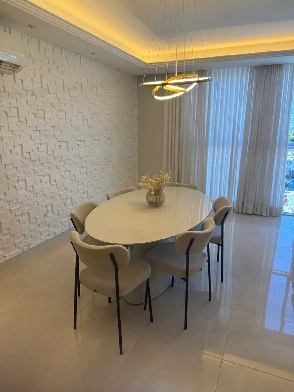 Mesa de Jantar Oval com cadeiras - Design Moderno