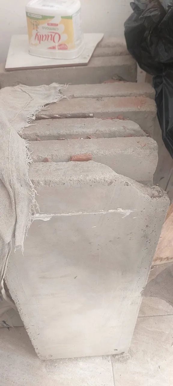 Baixei! Escada concreto flutuante