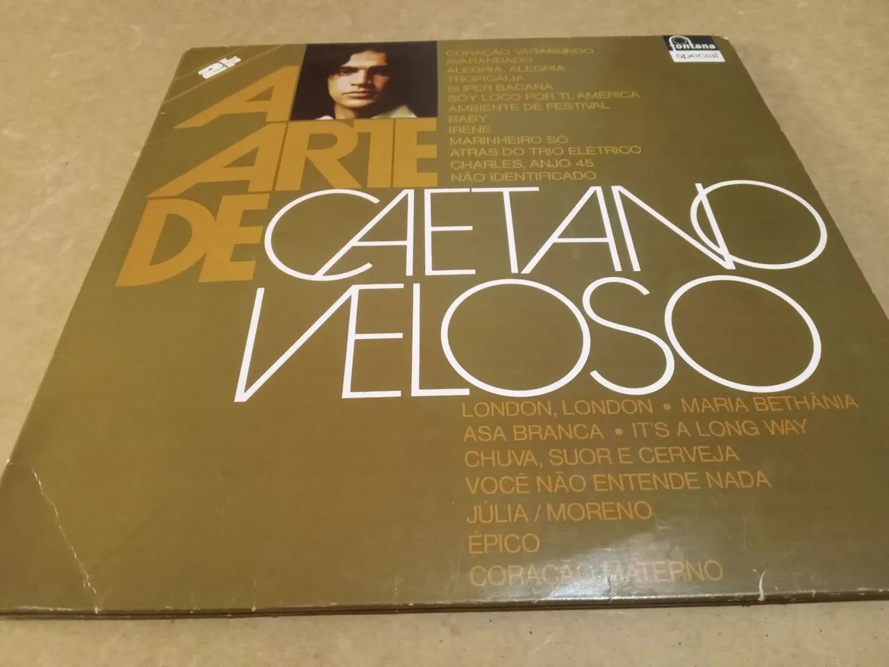 Disco de vinil duplo a arte de Caetano veloso