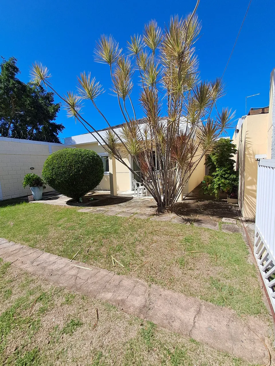 CASA AMPLA EM ABRANTES
