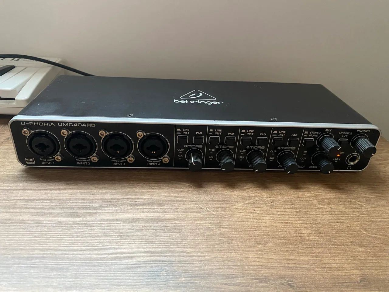 Behringer UMC404HD Audio Interface64573374413058120