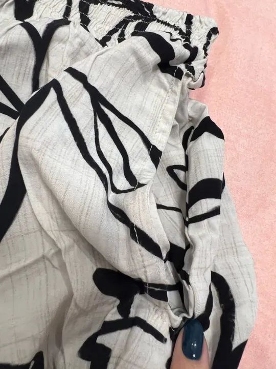 short viscose branco com flores Galápagos - Foto 5