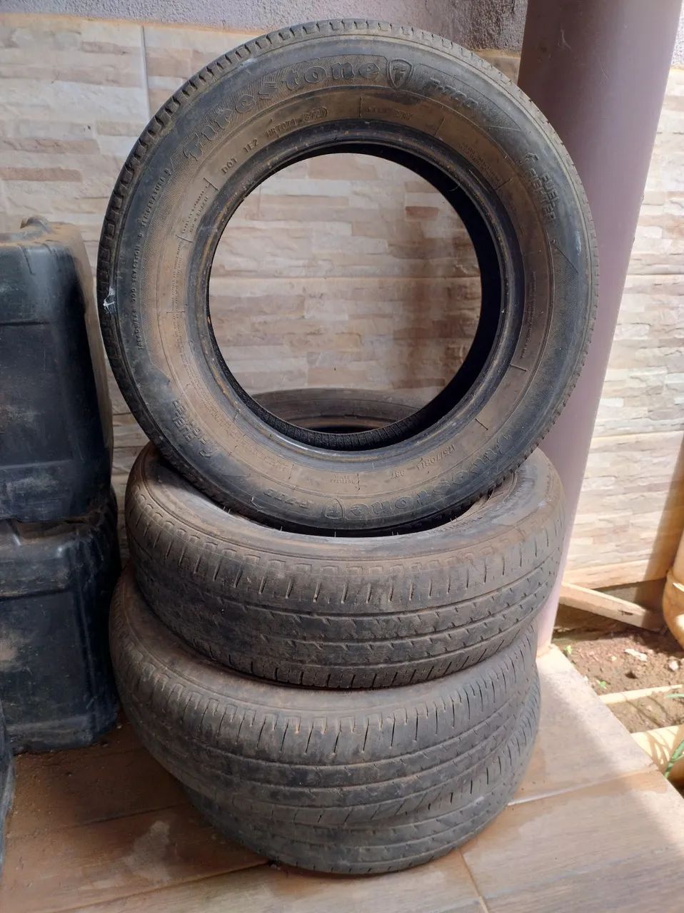 Vendo 4 pneus Firestone 175/70R14 meia vida