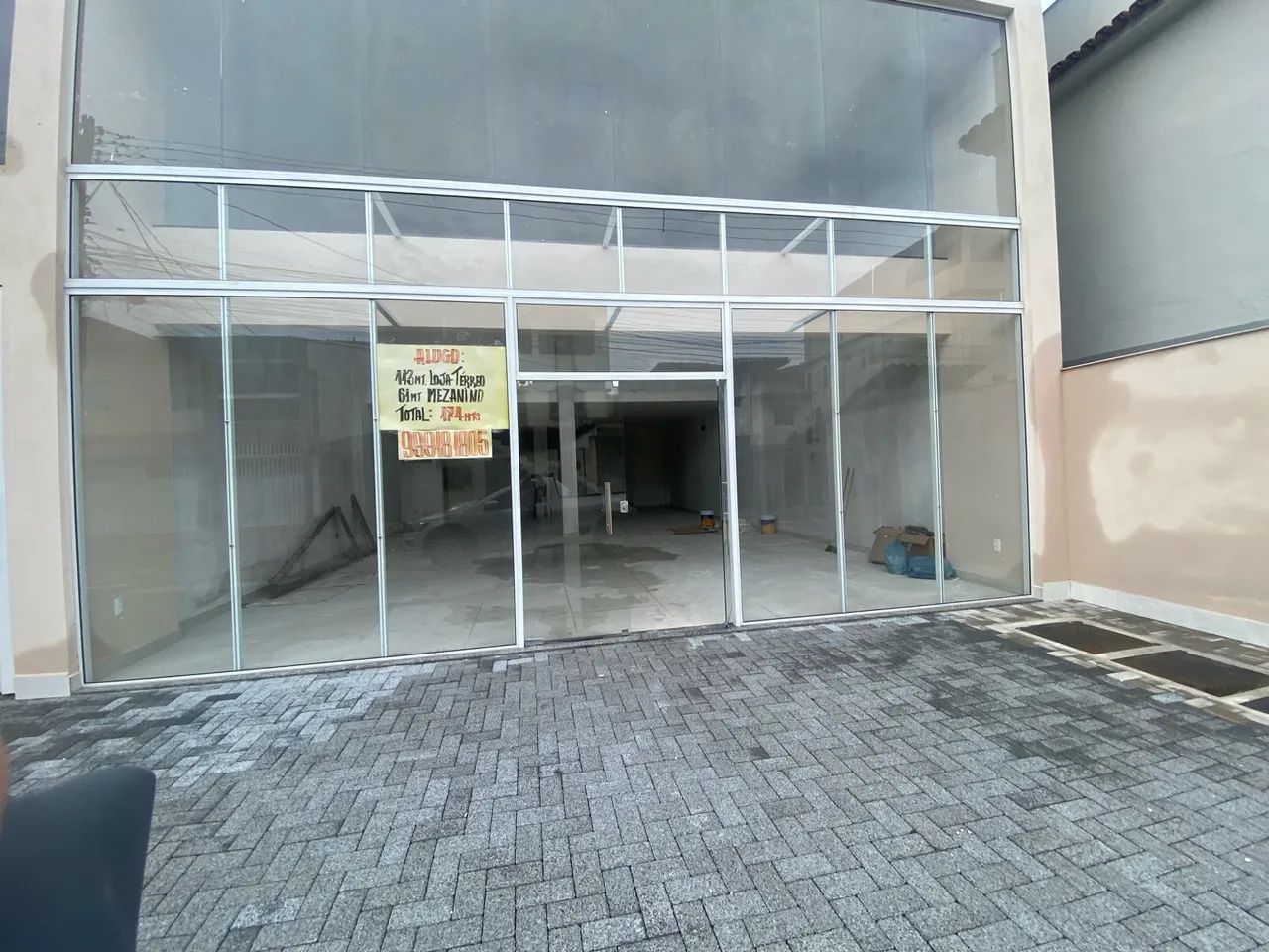 Aluga-se ponto comercial com mezanino 