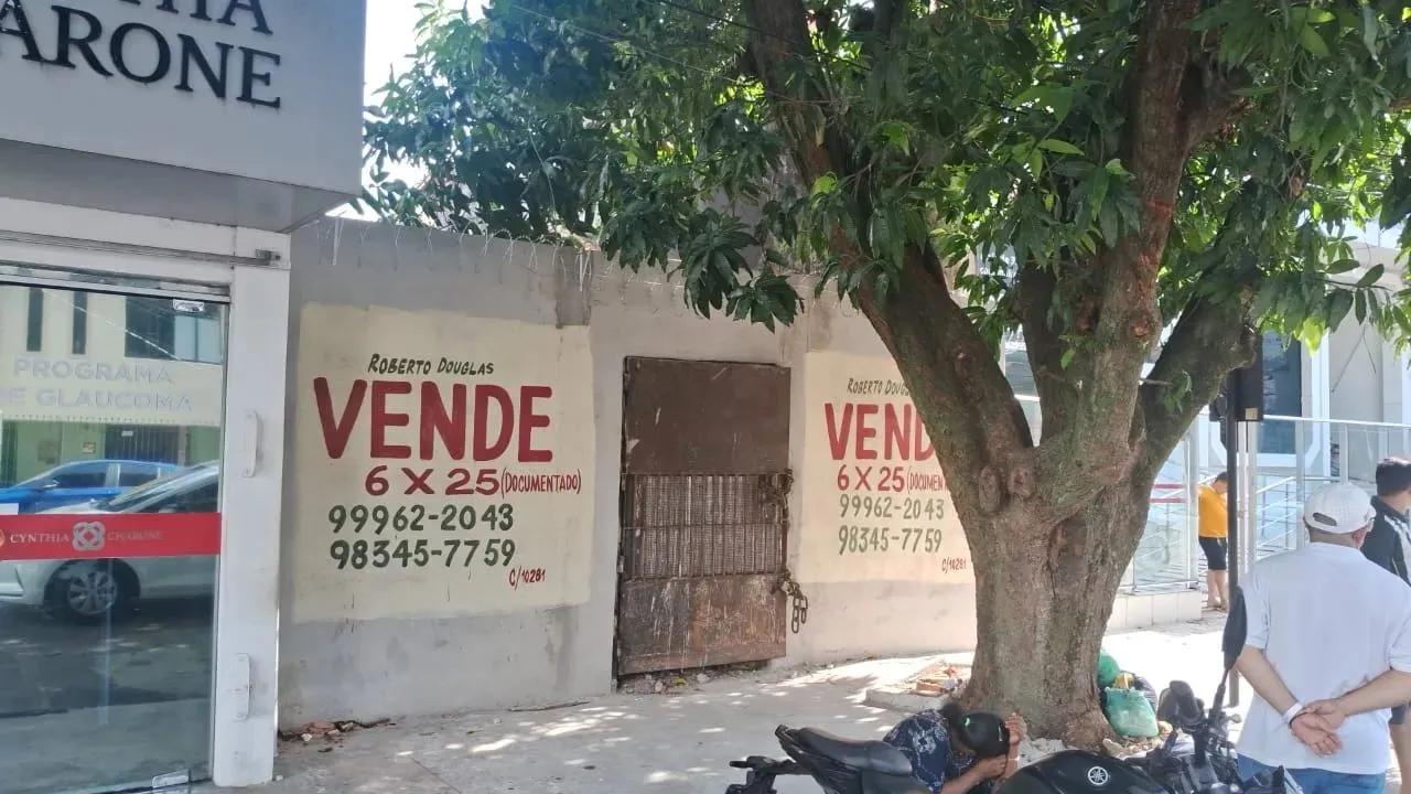 Terreno med. 6x25 na Rua Diogo Móia, entre Wandenkolk e Dom R. Coelho.