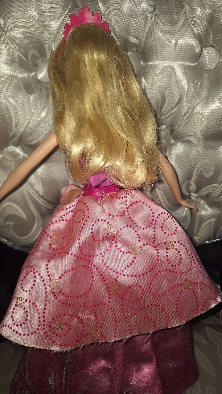 Boneca barbie escola de princesa  - Foto 4