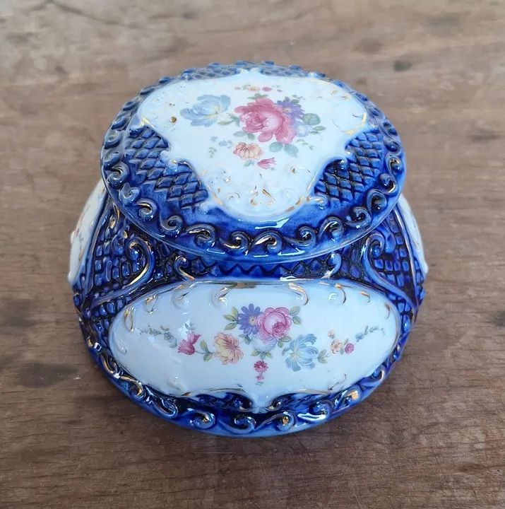 ANTIGO PORTA JOIAS EM PORCELANA CST PEDREIRA COM DELICADO DECALQUE FLORAL, ANTIGUIDADE. - Foto 4