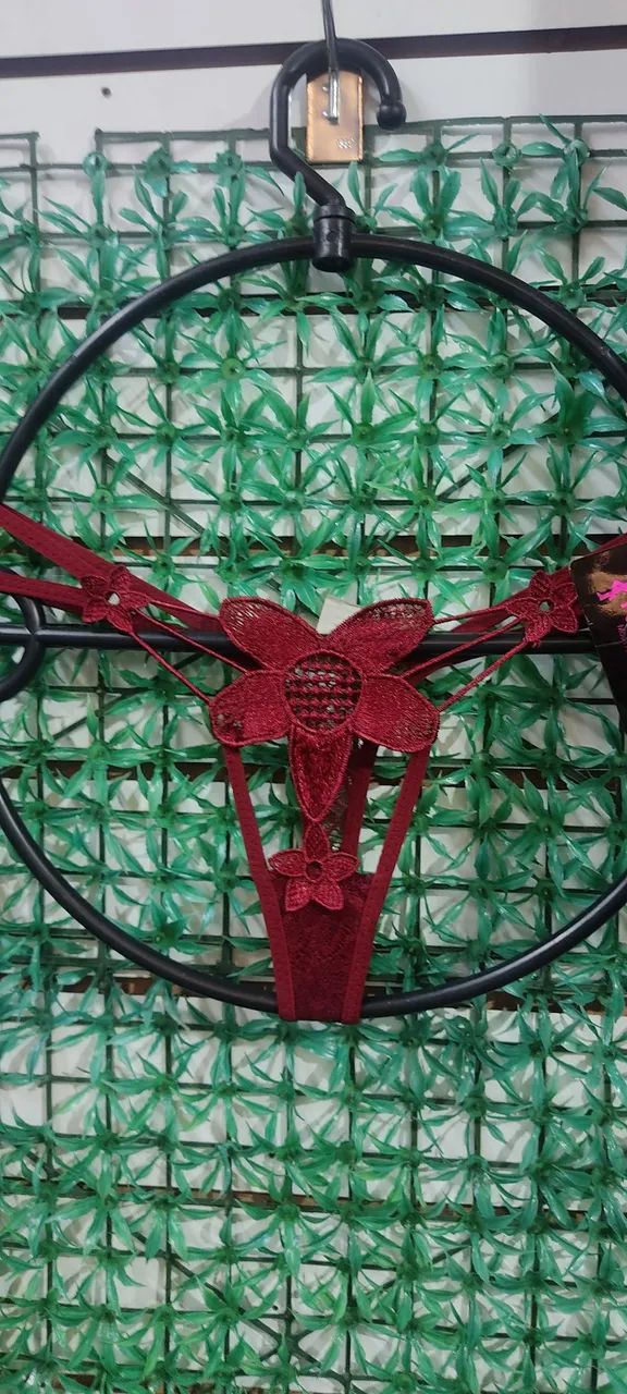 Calcinha de renda com detalhes florais - Foto 2