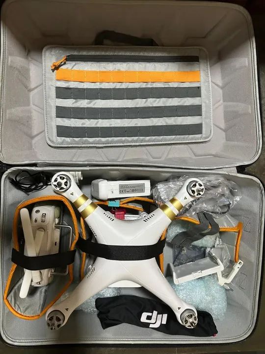 Drone DJI Phantom 3 profissional com três baterias