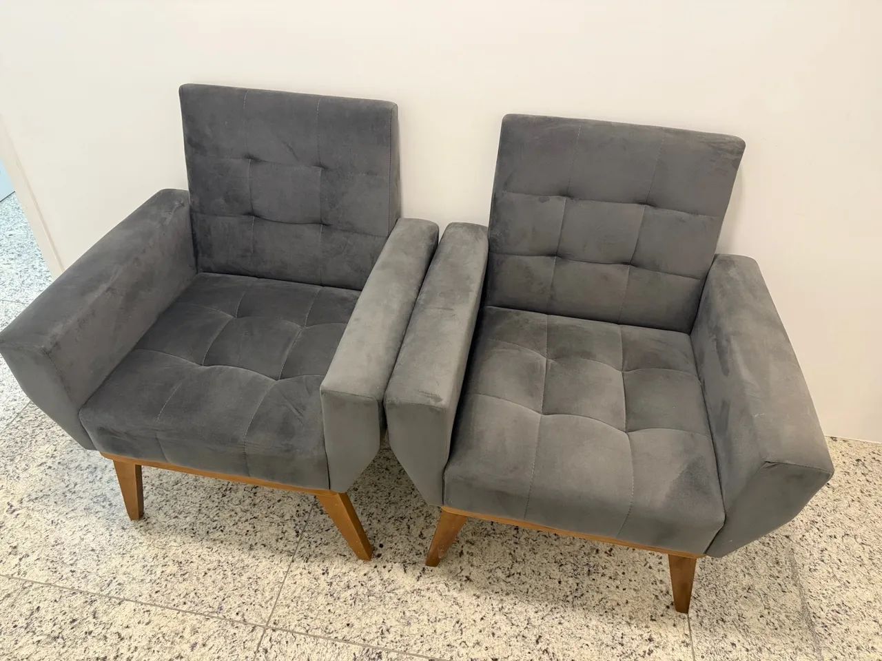 Poltronas de Veludo Cinza - Par