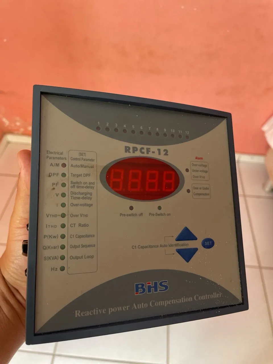 Controlador de Compensação de Potência Reativa RPCF-12