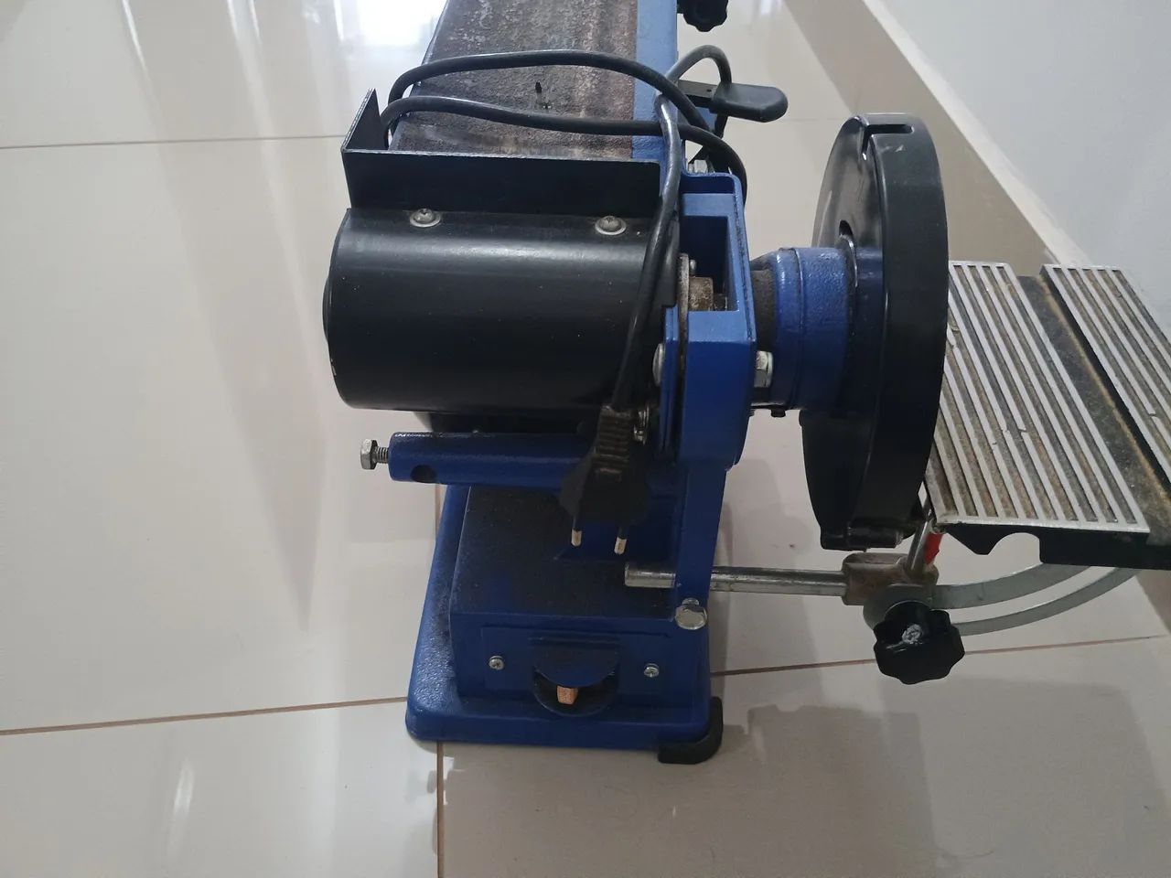 Lixadeira de Cinta 100mm - Industrial Pouco uso  - Foto 2