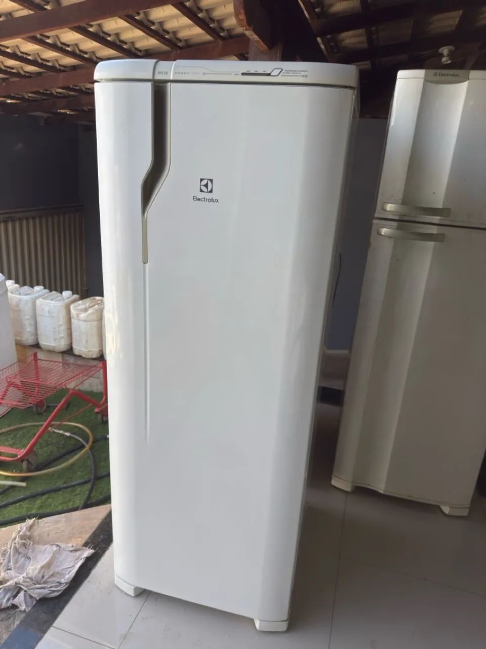 Geladeira Electrolux Branca fost fre  - Foto 2
