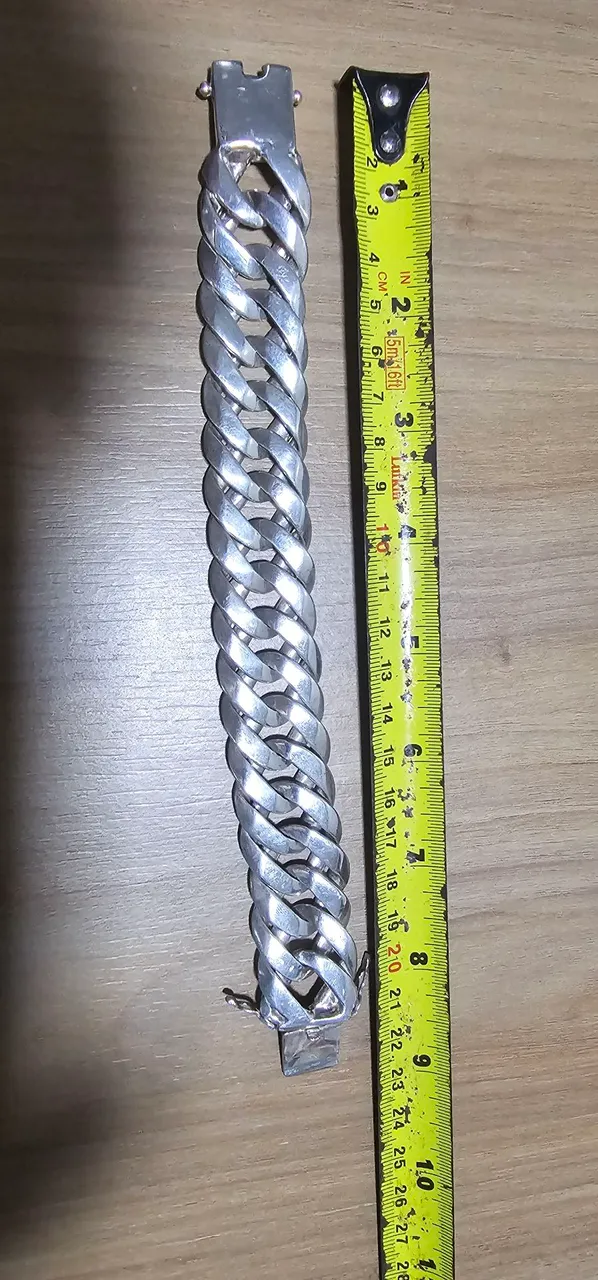 Pulseira de prata maciça com elos largos. 107 gramas. Prata 925. Parcelo no cartão.R$1000
