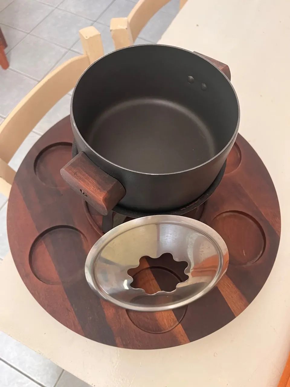 Conjunto de Fondue com 8 Garfos e Bandeja de Madeira - Foto 5