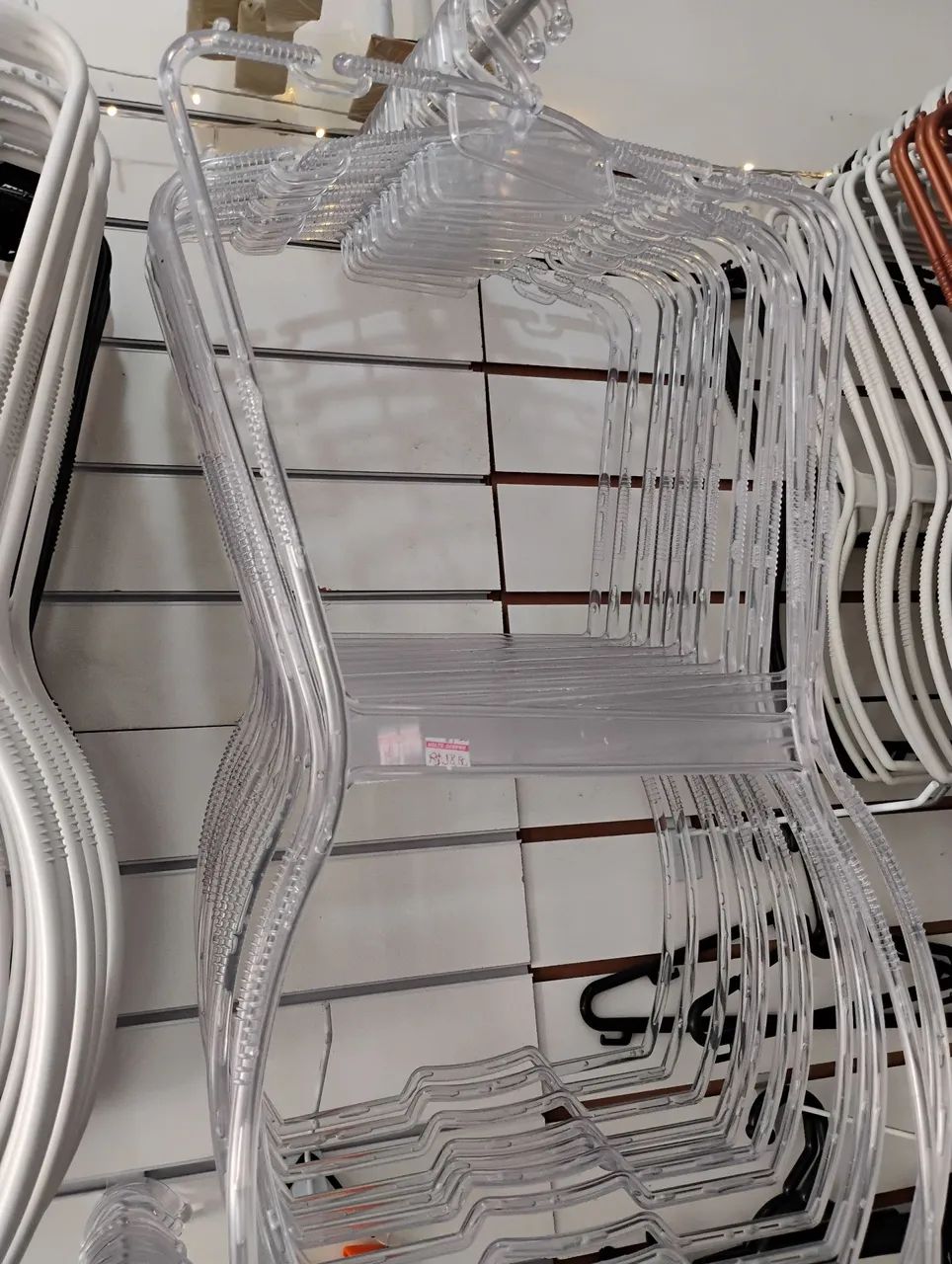 Cabide silhueta acrílico cristal nova (loja) unidade