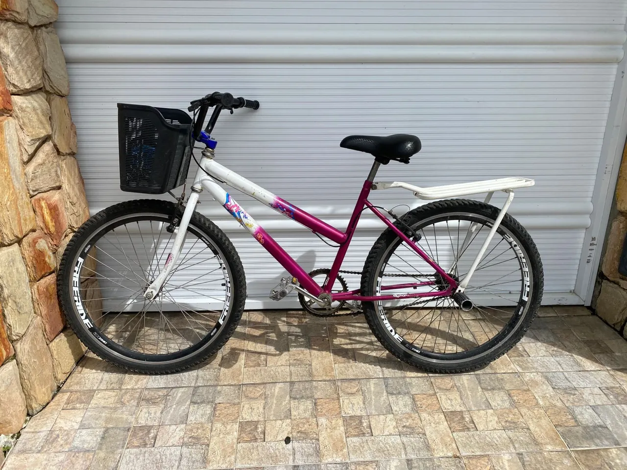 Bicicleta Urbana com Cesta e Bagageiro - Pronta para Passeios