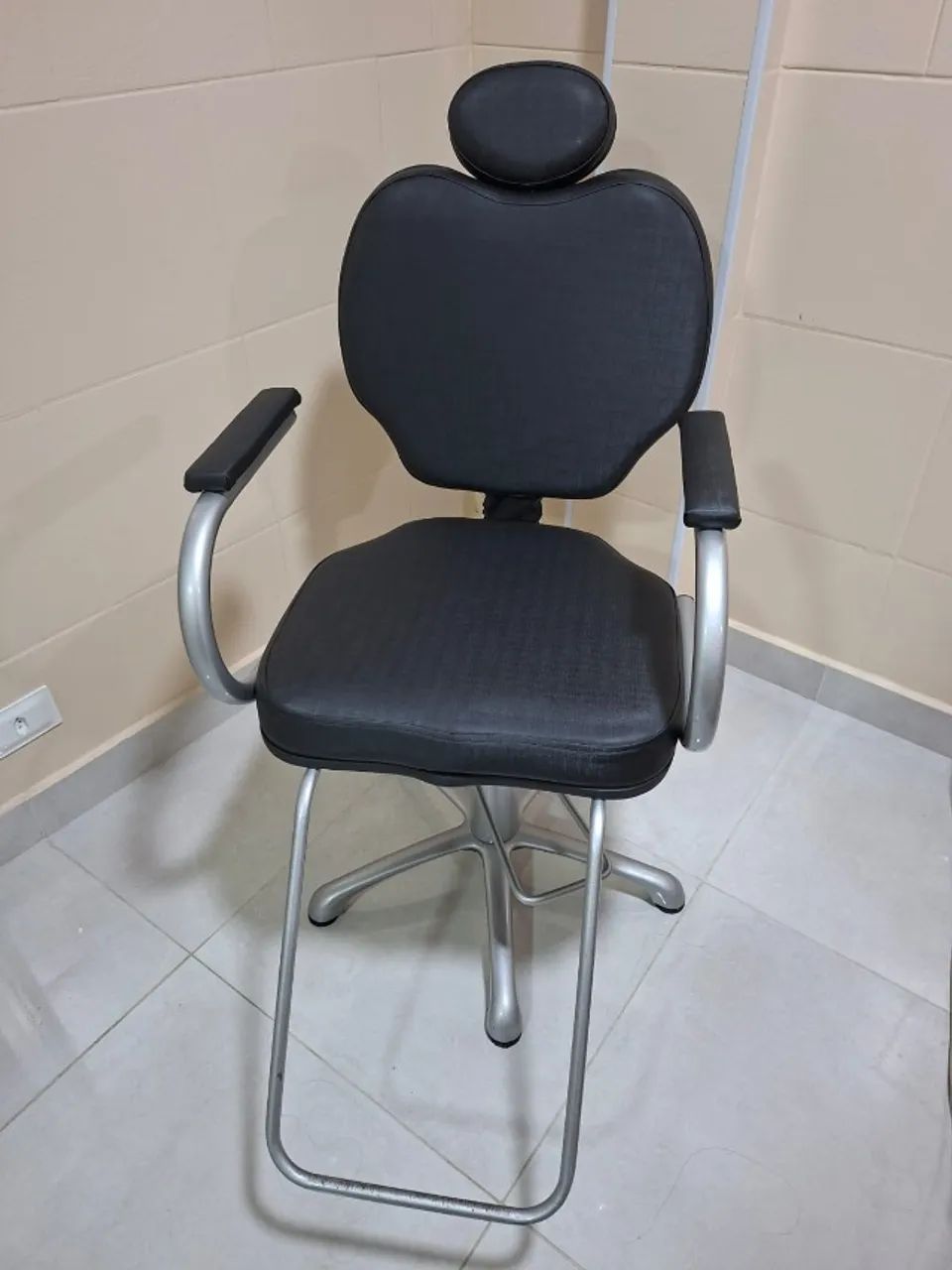 Cadeira Hidráulica Salão de Beleza Dompel Reclinável Cabeleireiro Barbeiro Barbearia  - Foto 2